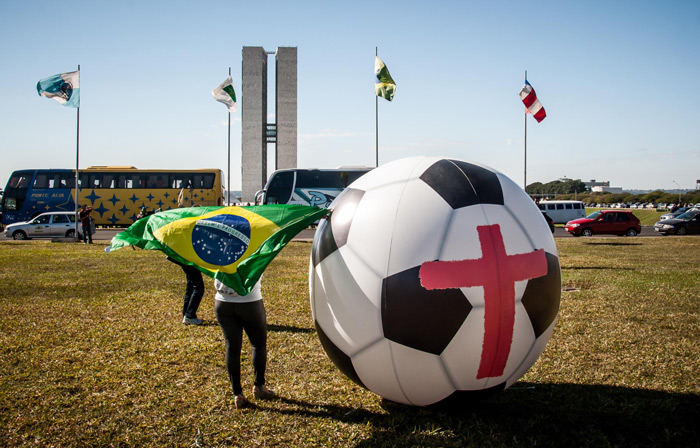 #3 de jun de 2014 - Rio de Paz protesta na Esplanada dos Ministérios contra a Copa - Brasília/DF