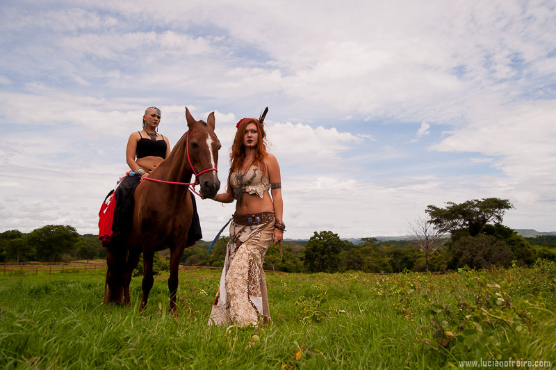 #Tribal - Modelos: Thaís Carvalho e Ju Sayuri