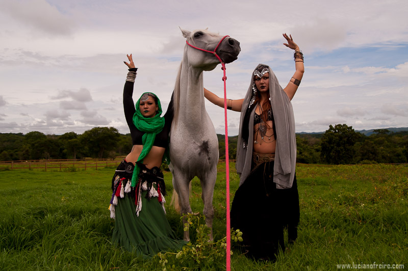 #Tribal - Modelos: Thaís Carvalho e Ju Sayuri